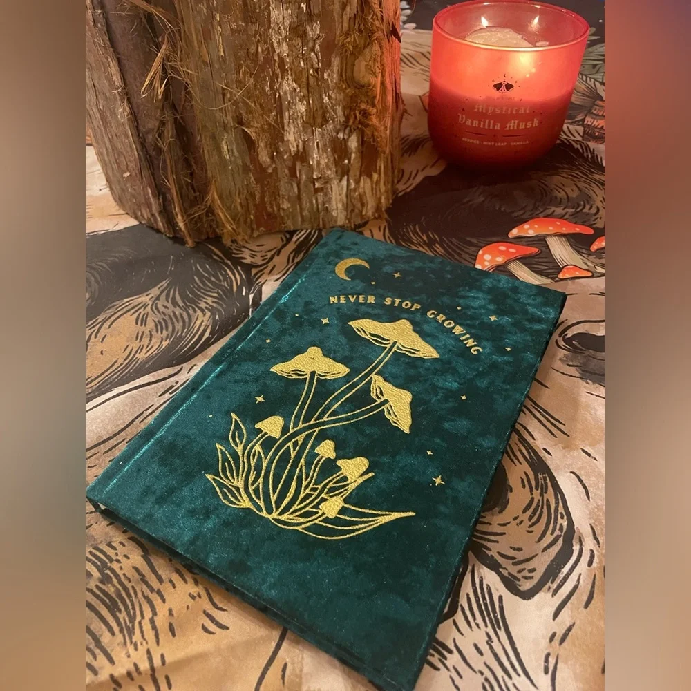NWOT ECCOLO Green Velvet Mushroom Covered NEVER STOP GROWING Journal
